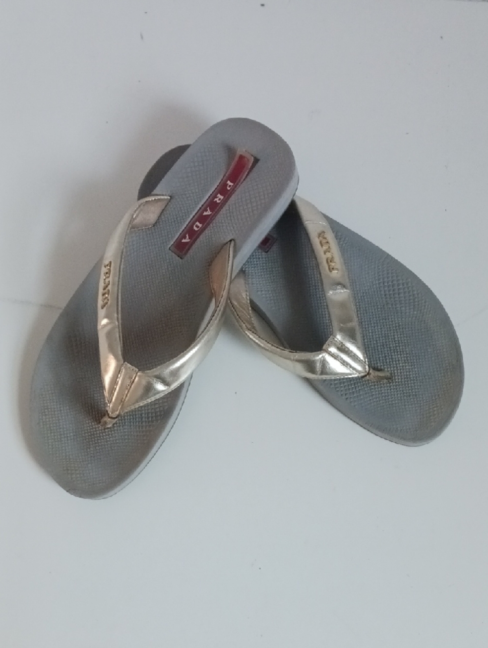 PRADA GOLD FLIP FLOPS. - Picture 5 of 5